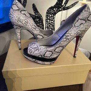 Shoes: Signature Sole by Shoe Dazzle